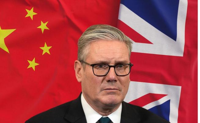 Киър Стармър лети за Китай под сянката на Тръмп