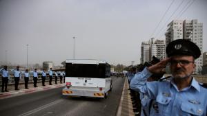 почести пред ковчега на убития Ран Гвили