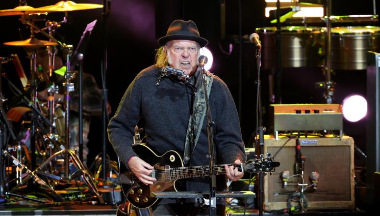 нийл янг - ЗА УСПОКОЕНИЕ: Нийл Янг предлага на гренландците свободен достъп до музиката си