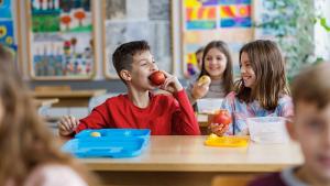 деца здравословно хранене