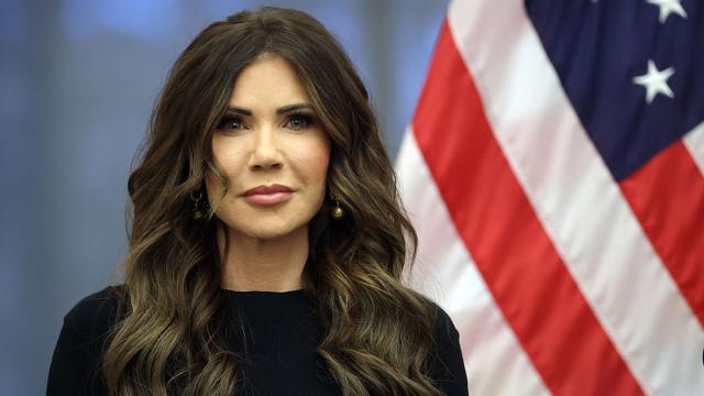 От семейната ферма и личната загуба до едно от най-тежките министерства в САЩ: Кристи Ноум