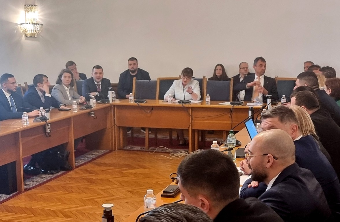 Намаляват избирателните секции в чужбина на 20