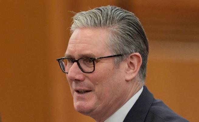 Стармър се извини на жертвите на Епстийн за назначаването на Манделсън