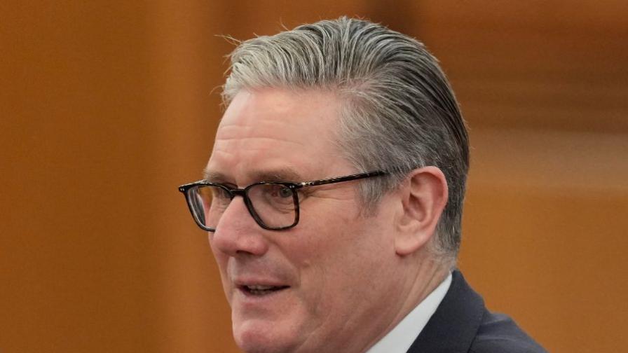 Стармър се извини на жертвите на Епстийн за назначаването на Манделсън