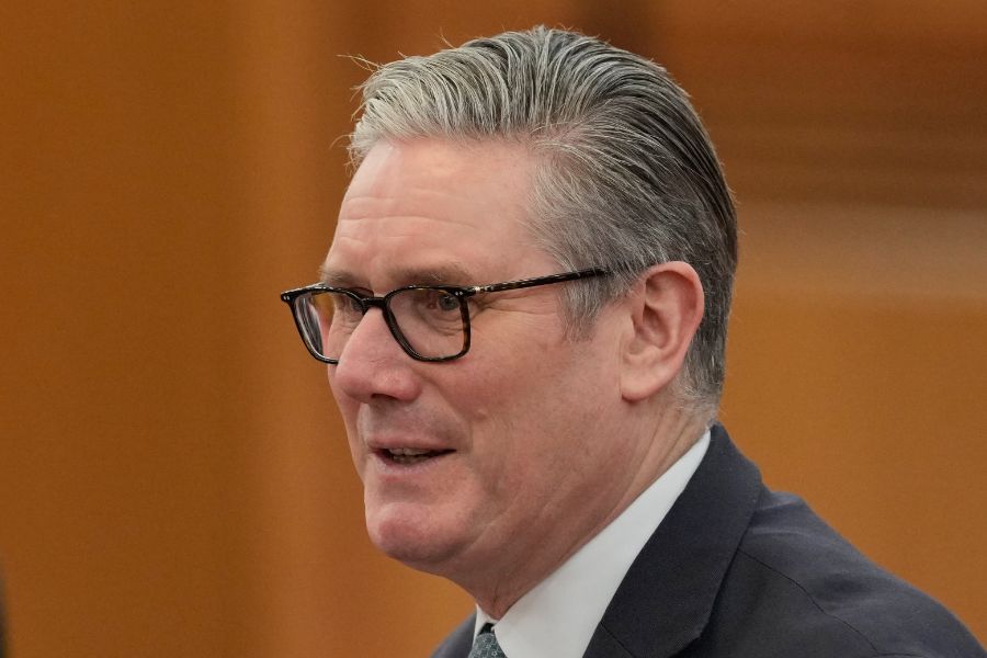 <p>Стармър е на визита в Китай до 31 януари, придружаван от голяма бизнес делегация. Освен китайската столица той ще посети и Шанхай. Това е първо посещение на британски премиер в Пекин от 2018 г. &ndash; за последно пътуване до Китай предприе Тереза Мей.</p>