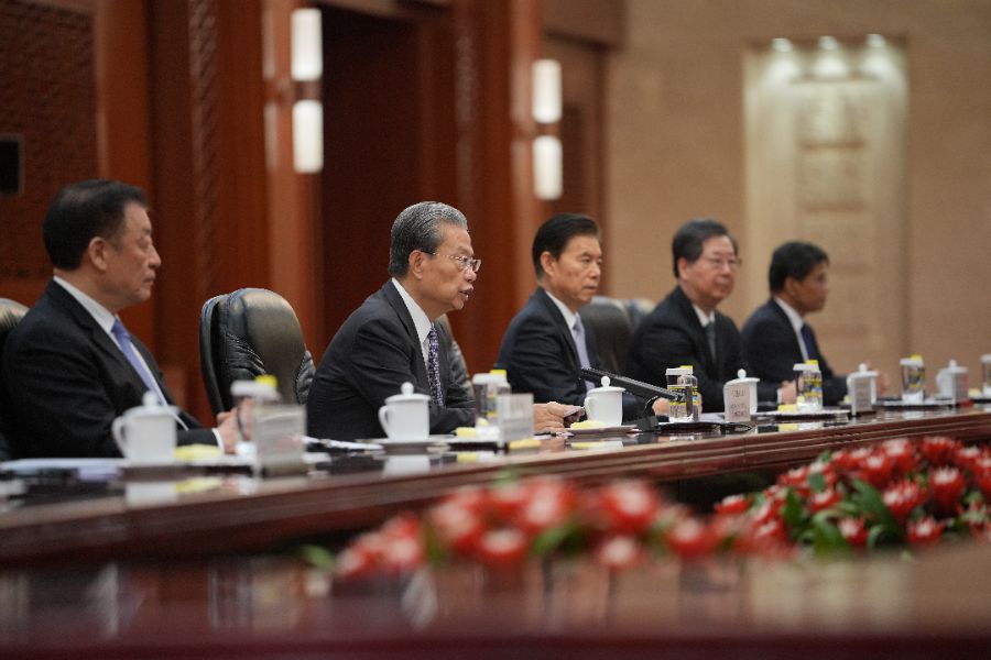 <p>Стармър е на визита в Китай до 31 януари, придружаван от голяма бизнес делегация. Освен китайската столица той ще посети и Шанхай. Това е първо посещение на британски премиер в Пекин от 2018 г. &ndash; за последно пътуване до Китай предприе Тереза Мей.</p>