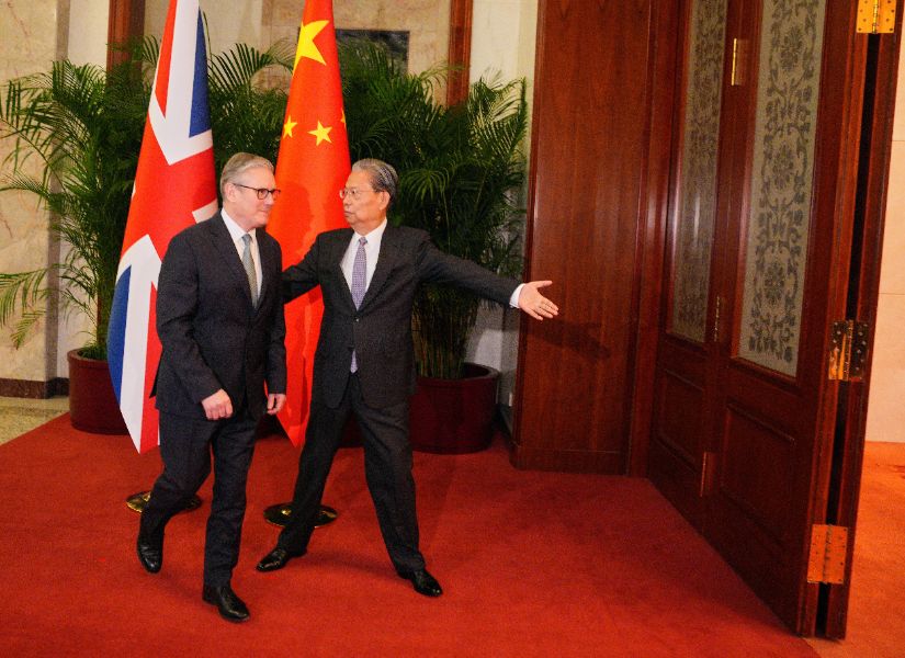 <p>Стармър е на визита в Китай до 31 януари, придружаван от голяма бизнес делегация. Освен китайската столица той ще посети и Шанхай. Това е първо посещение на британски премиер в Пекин от 2018 г. &ndash; за последно пътуване до Китай предприе Тереза Мей.</p>