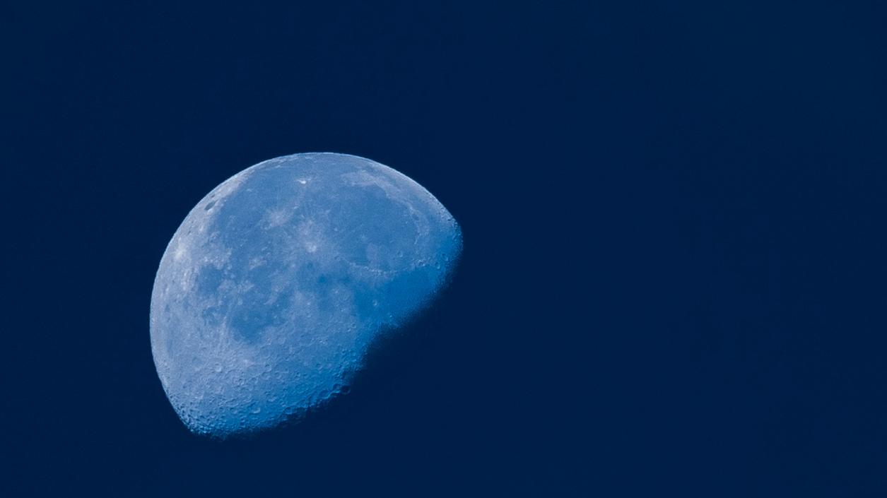 Мистерията на Синята луна: Две дефиниции за един рядък небесен феномен
