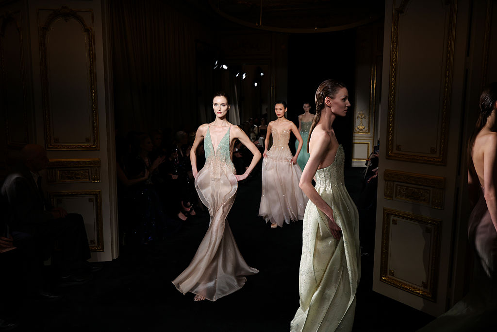 Колекцията Jade постави ново начало за Armani Prive с нежни зелени нюанси и ефирни линии