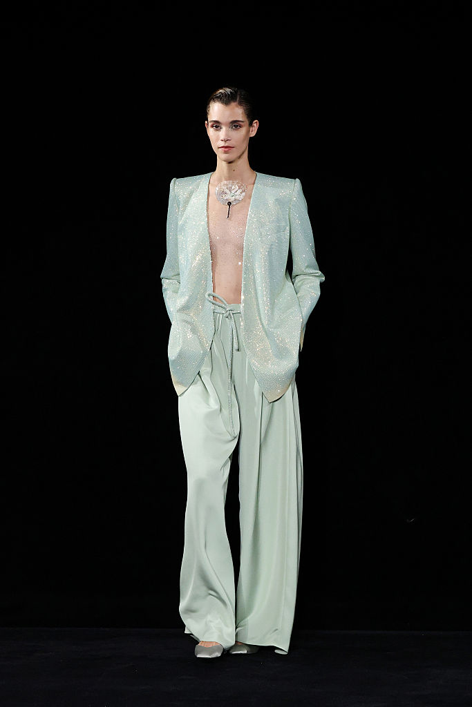 Колекцията Jade постави ново начало за Armani Prive с нежни зелени нюанси и ефирни линии