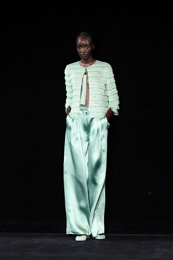 Колекцията Jade постави ново начало за Armani Prive с нежни зелени нюанси и ефирни линии