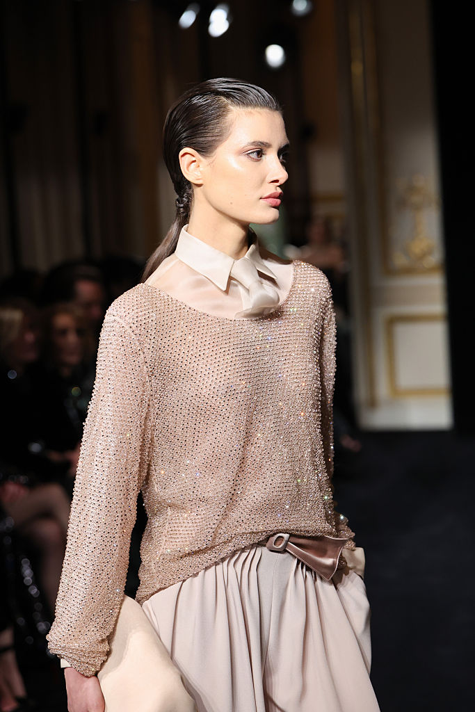 Колекцията Jade постави ново начало за Armani Prive с нежни зелени нюанси и ефирни линии