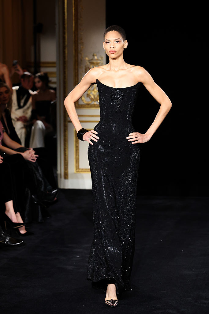 Колекцията Jade постави ново начало за Armani Prive с нежни зелени нюанси и ефирни линии