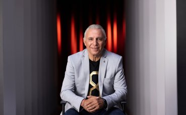 „Камп Ноу“ отваря врати за „Вече играеш… Стоичков“