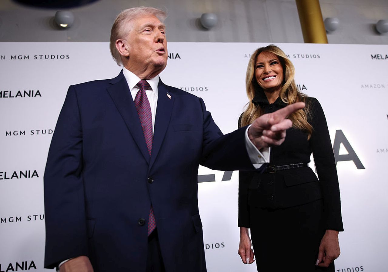 <p>Документалният филм на първата дама на САЩ, Мелания Тръмп, беше прожектиран в Центъра за сценични изкуства "Кенеди" във Вашингтон. Президентът и други ВИП гости подкрепиха Мелания</p>