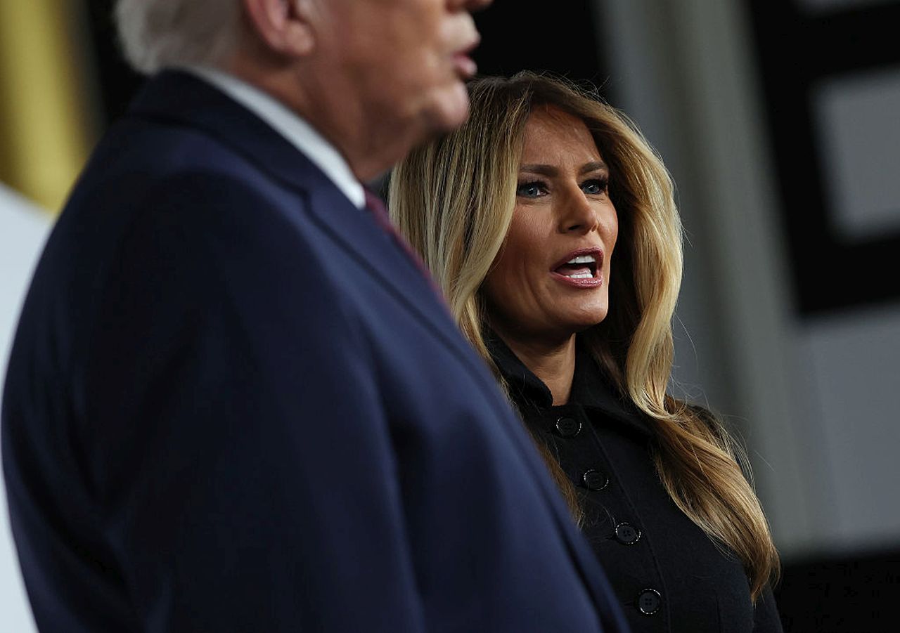 <p>Документалният филм на първата дама на САЩ, Мелания Тръмп, беше прожектиран в Центъра за сценични изкуства "Кенеди" във Вашингтон. Президентът и други ВИП гости подкрепиха Мелания</p>