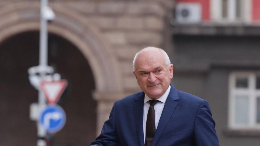 Йотова получи трето "да", Главчев е склонен да бъде служебен премиер