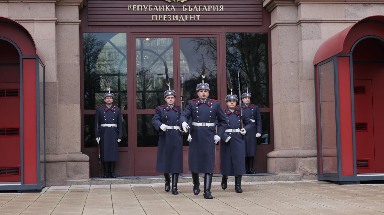 <p>Димитър Главчев влезе сам на "Дондуков" 2 за среща с президента</p>