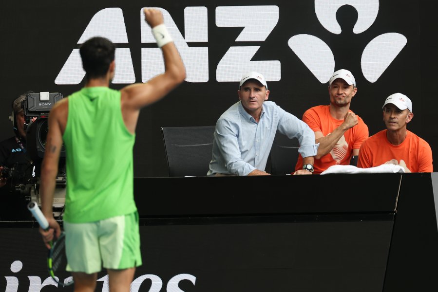 Алкарас Зверев1