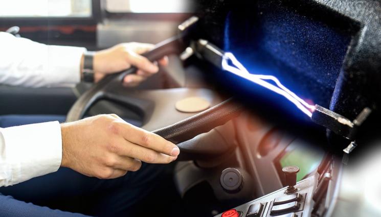 автобус електрошок - ЕКШЪН  В СОФИЯ: Шофьор на автобус размахва електрошок (ВИДЕО)