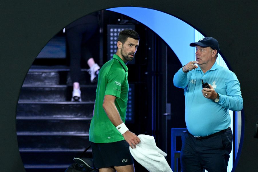 <p>Сръбският ветеран Новак Джокович направи почти немислимото, като обърна световния номер 2 Яник Синер с 3:6, 6:3, 4:6, 6:4, 6:4 за четири часа и 9 минути игра на Откритото първенство на Австралия по тенис.</p>