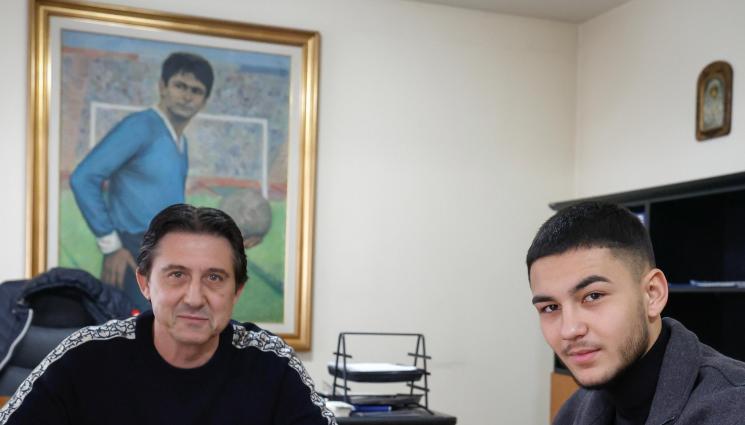 Ернан Ангелов - Синът на Бабангида подписа с Левски