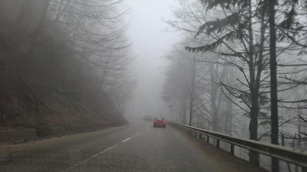 Заради мъгла е намалена видимостта в няколко района на страната,