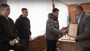 История за добрия пример от Монтана  тримата десетокласници Ерик Атанасов