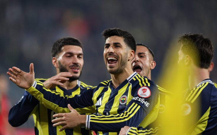 Фенербахче договори френски нападател, разделя се с Дуран