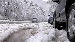 пътна обстановка сняг коли