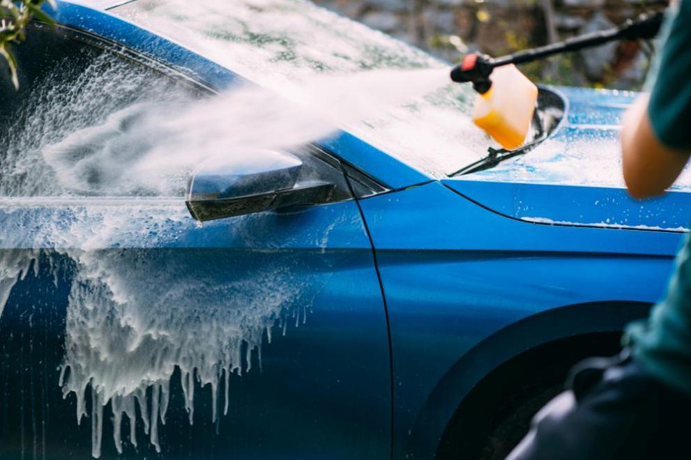 Екипи на Комисията за защита на потребителите (КЗП) и Националната