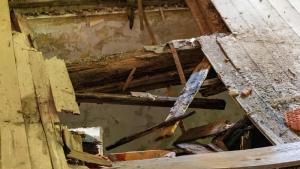 под срутен дупка