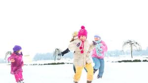 деца сняг