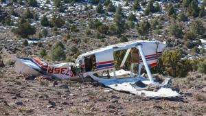 малък самолет катастрофа сняг