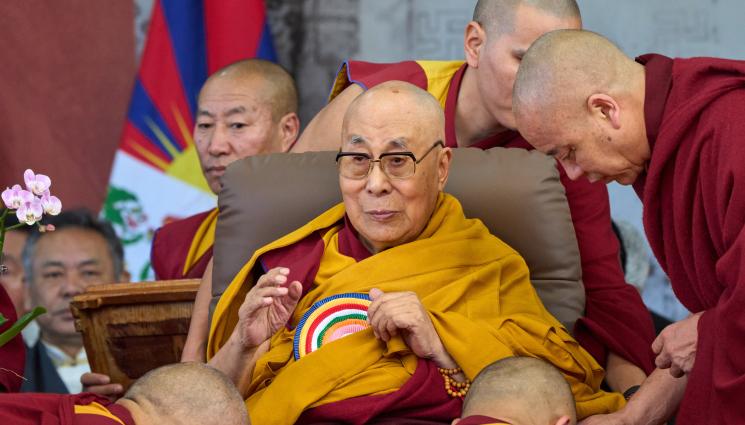 Далай Лама - Далай Лама получи първата си награда „Грами“!