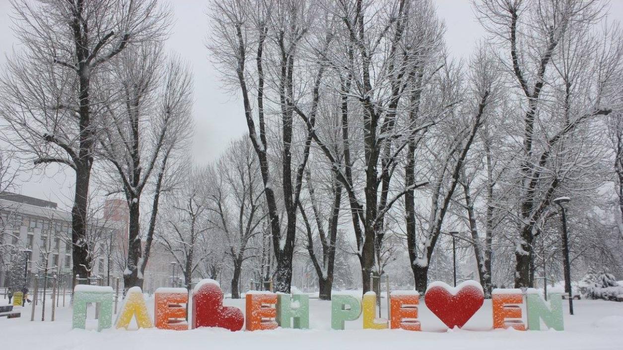 Денят е неучебен за Плевен, в Русе – всички са на училище