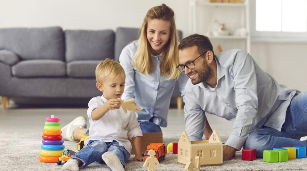 Родителите са взели 800 000 дни болнични, за да гледат децата си