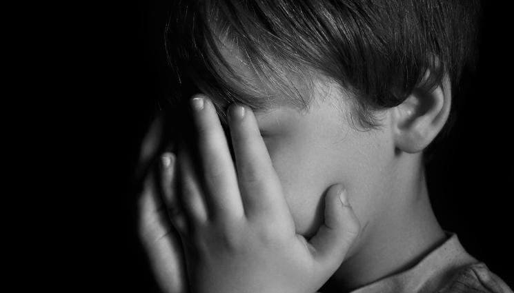 момченце - ЧАКА ГИ ДОЖИВОТЕН: 10 изверга изнасилвали 5-годишно