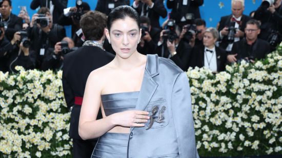 Lorde дарява 200 хиляди долара на организации за правата на имигрантите в Минесота