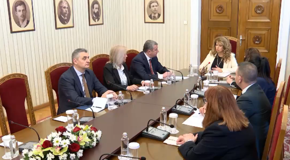 На Дондуков“ 2 пристигнаха представители на парламентарната група на БСП