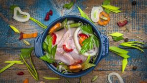 В новата си книга Ароматът на тамян ароматът на печено