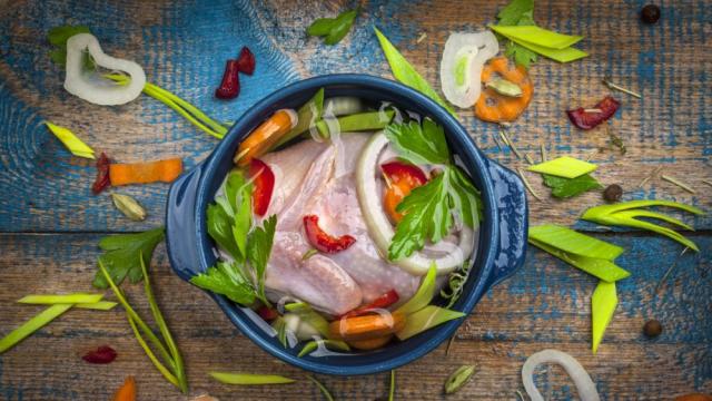 От супа от яребици до пълнени гълъби с вино: Книга описва любимите ястия на 12 римски папи