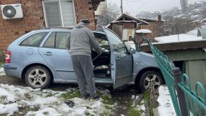 Хасково кола ограда