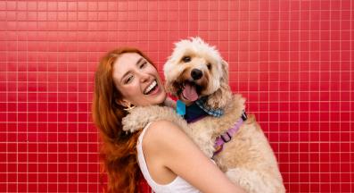 куче човек щастие