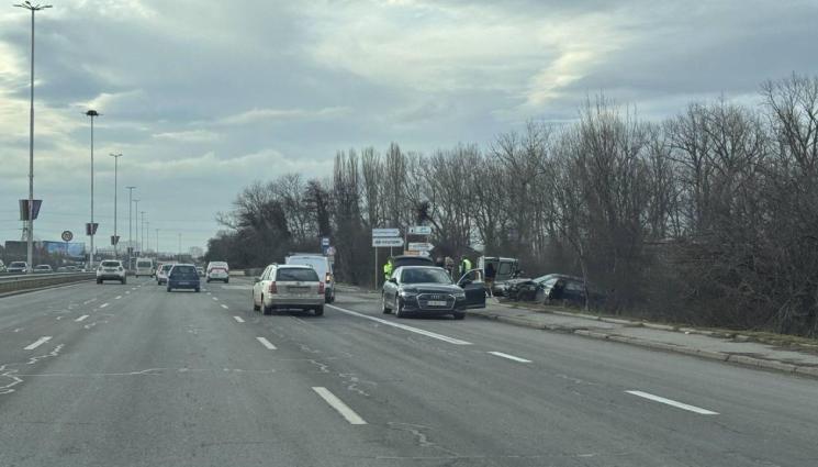 птп - ТЕЖКА КАТАСТРОФА НА „ТРАКИЯ“! Коли и бус се смачкаха (СНИМКИ)