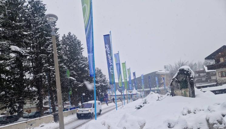 кортина - Сняг и дъжд мъчат организаторите и спортистите на зимната олимпиада