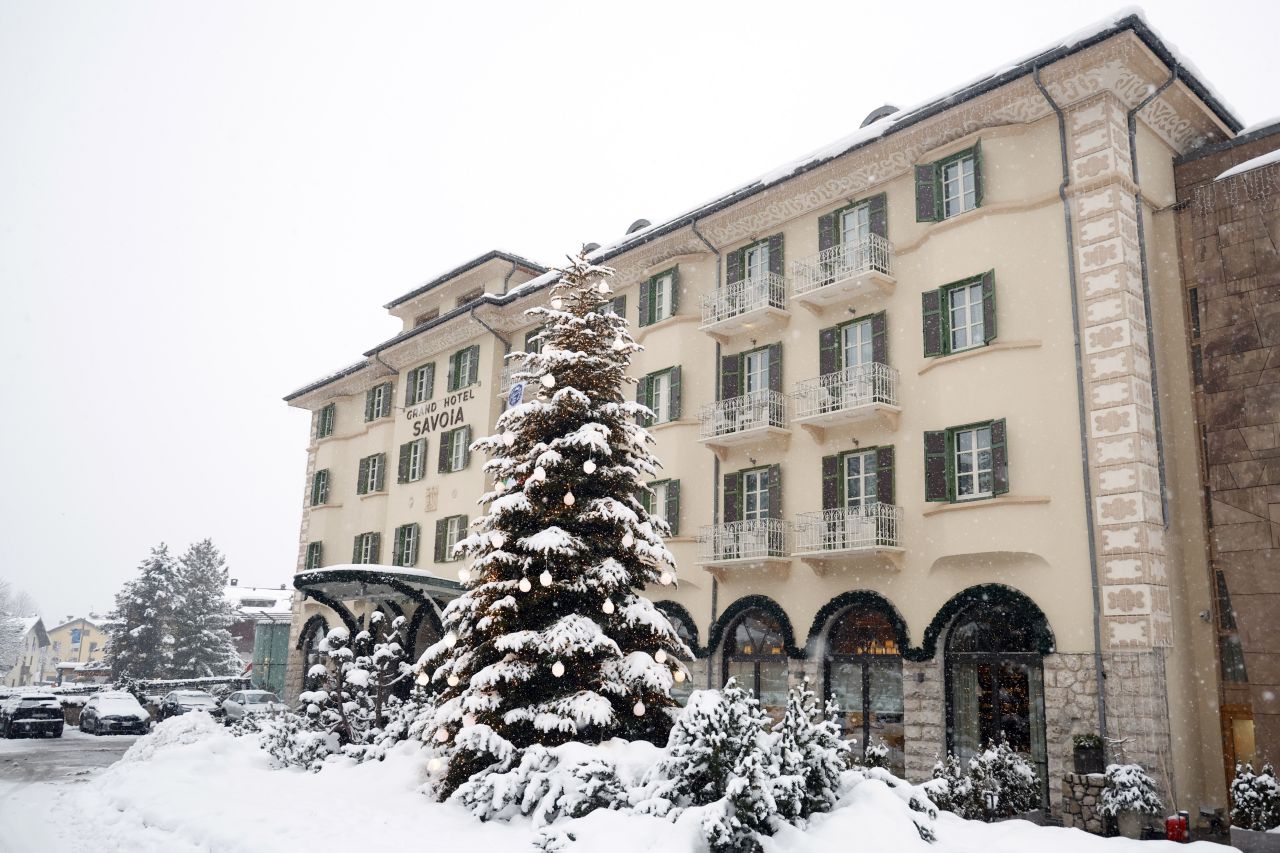 <p>Доломитите потънаха в пухкав сняг и гъста мъгла, превръщайки олимпийските писти в Кортина д"Ампецо в истинска зимна приказка само ден преди началото на Игрите.</p>