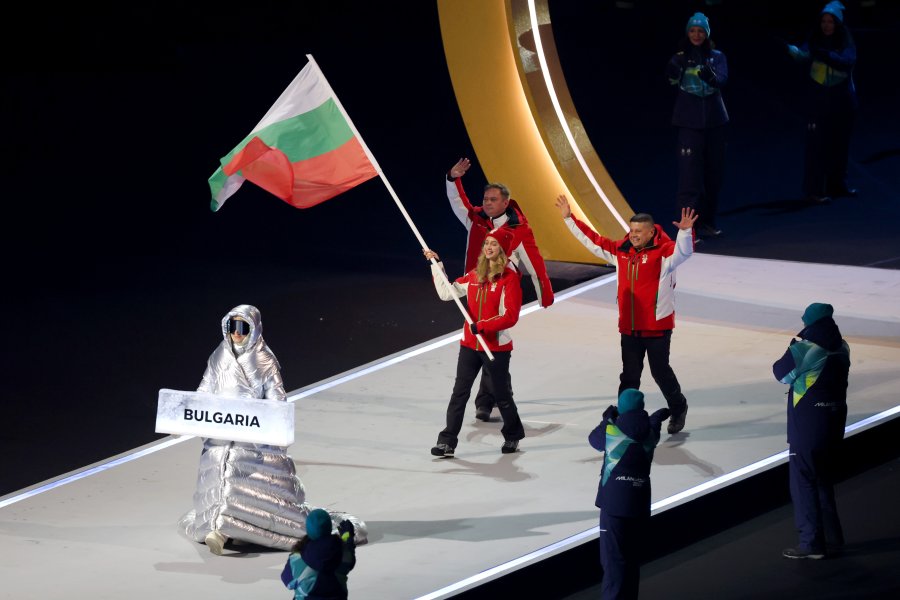 Българската делегация по време на церемонията на откриването на Зимните1