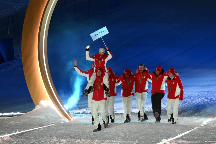 Българската делегация по време на церемонията на откриването на Зимните1