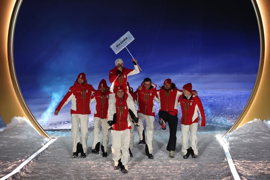 Българската делегация по време на церемонията на откриването на Зимните1